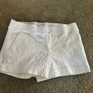 Maurice’s white Dress Shorts Size Medium